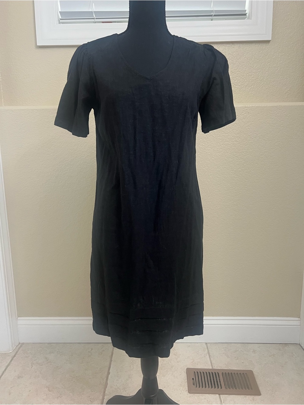 Nicole Miller Classic Black V-Neck Linen Midi Dress with Short Sleeves